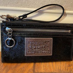 Coach poppy wallet black patent wristlet